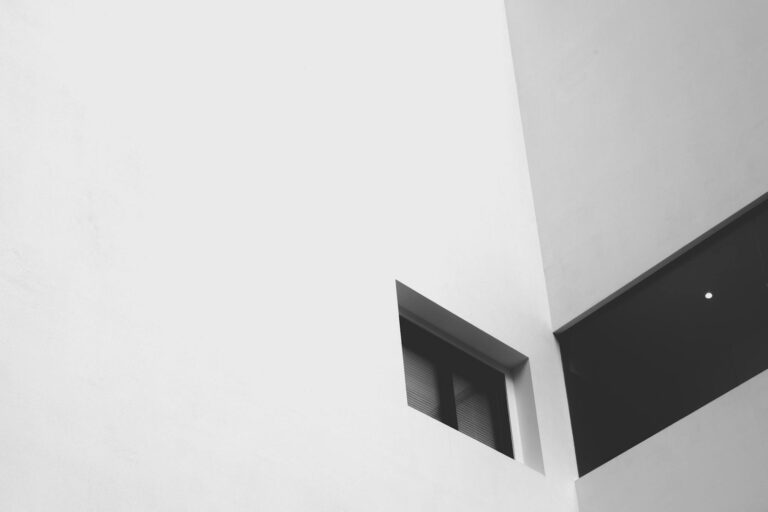 Black and white minimalist architectural image showcasing geometric lines and clean structure.
